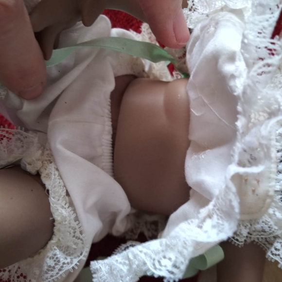 Whitney, porcelain doll - Picture 3 of 10